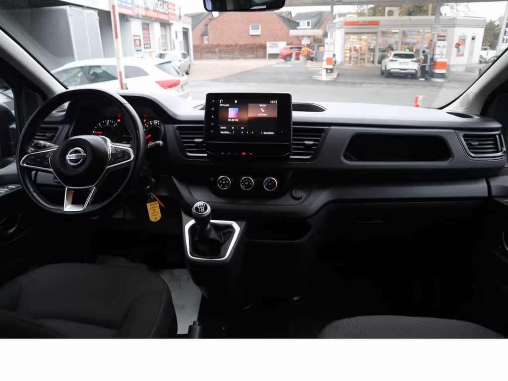 Nissan NV300