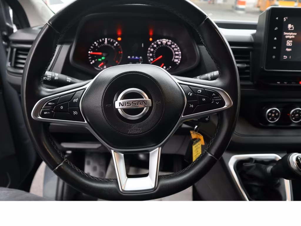 Nissan NV300