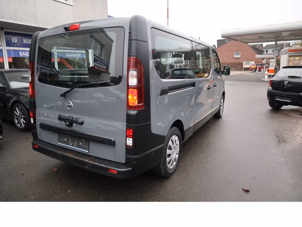 Nissan NV300
