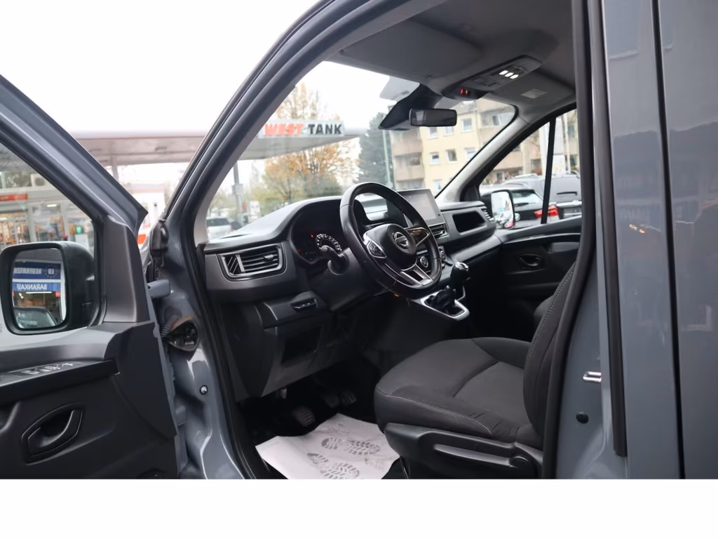 Nissan NV300