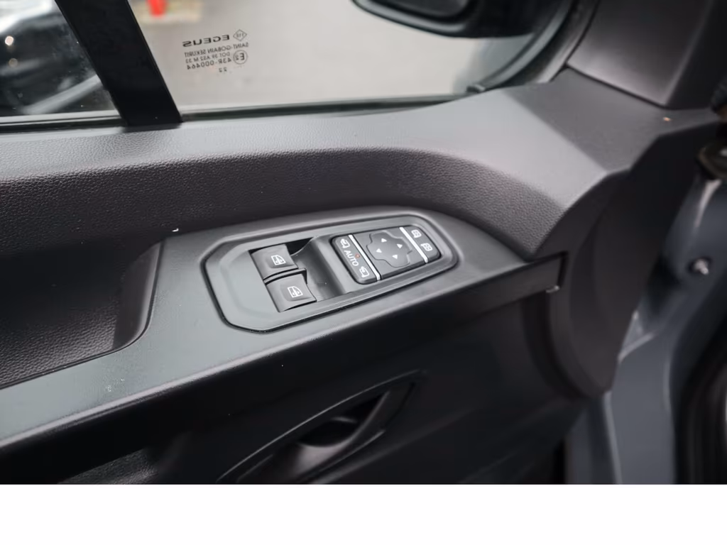 Nissan NV300