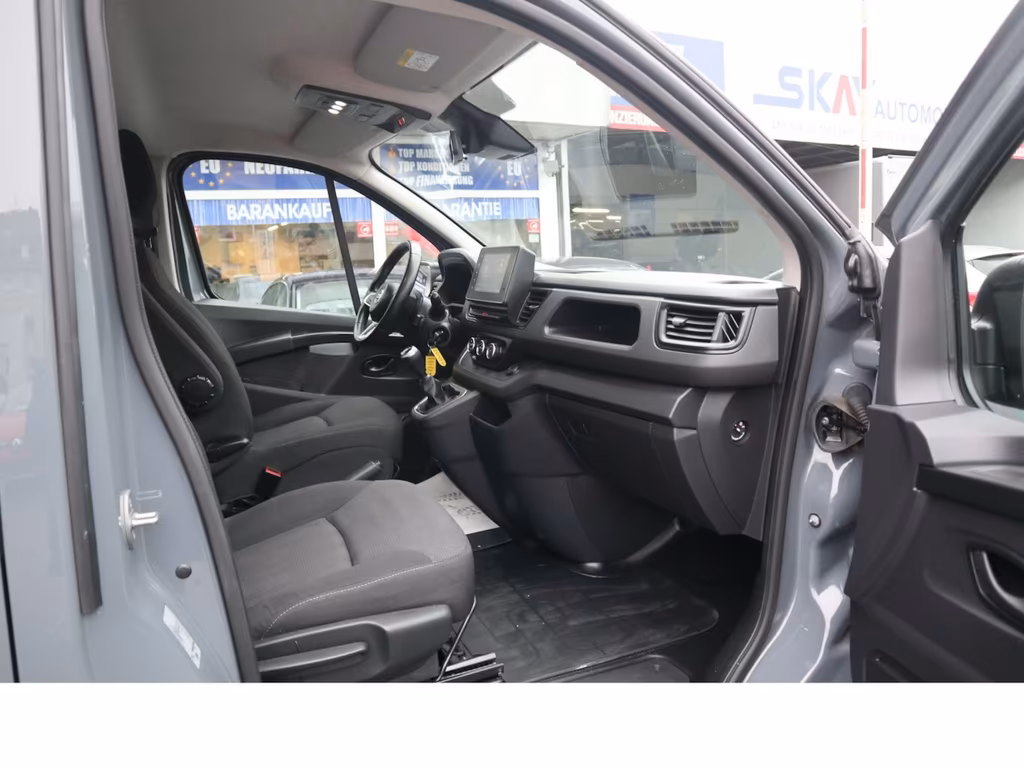 Nissan NV300