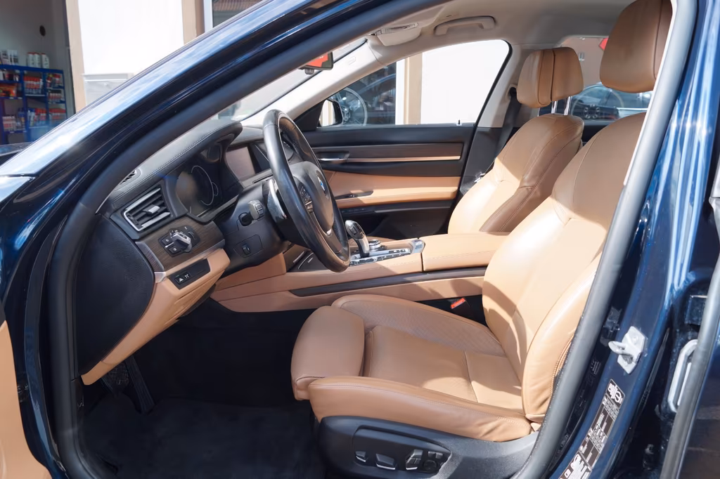 BMW 750