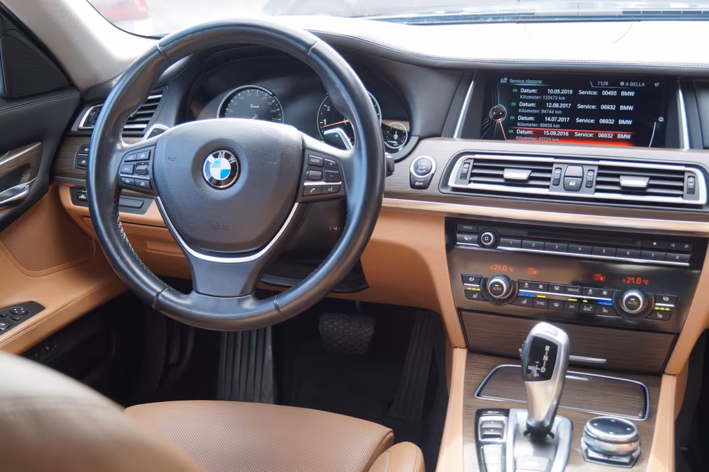 BMW 750