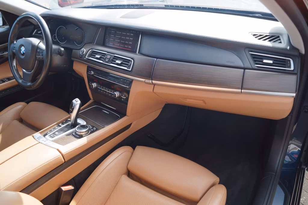BMW 750