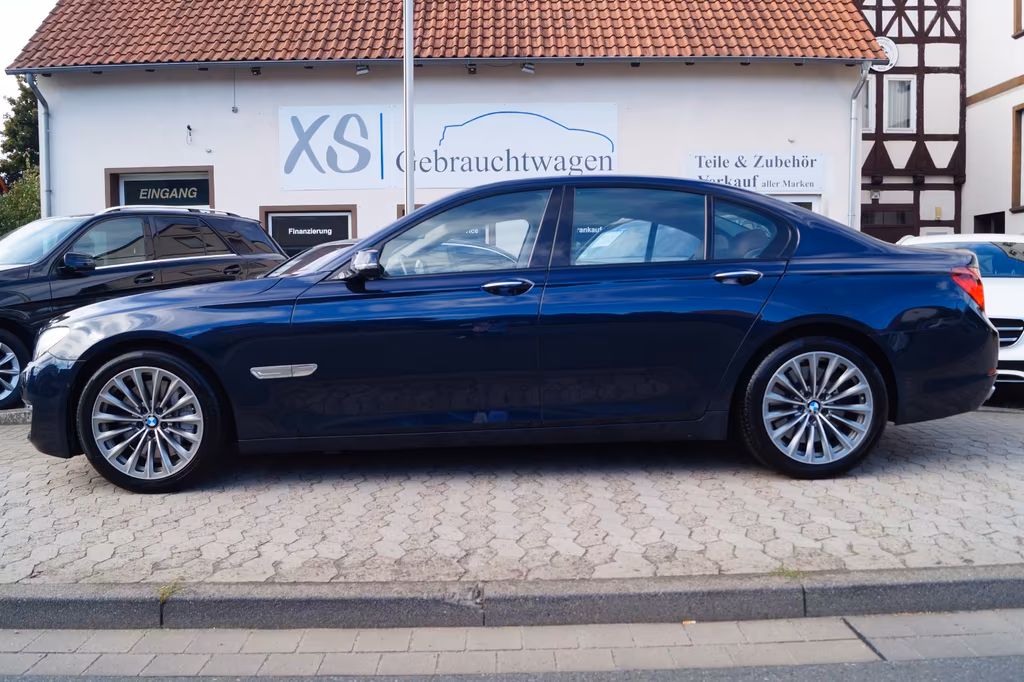 BMW 750