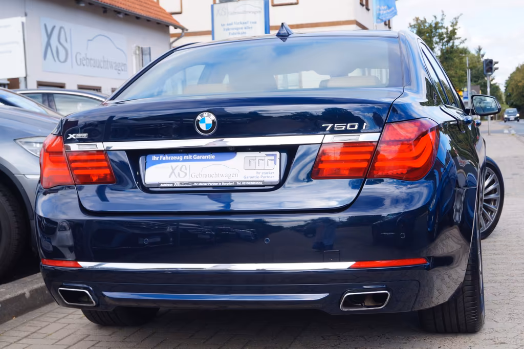 BMW 750