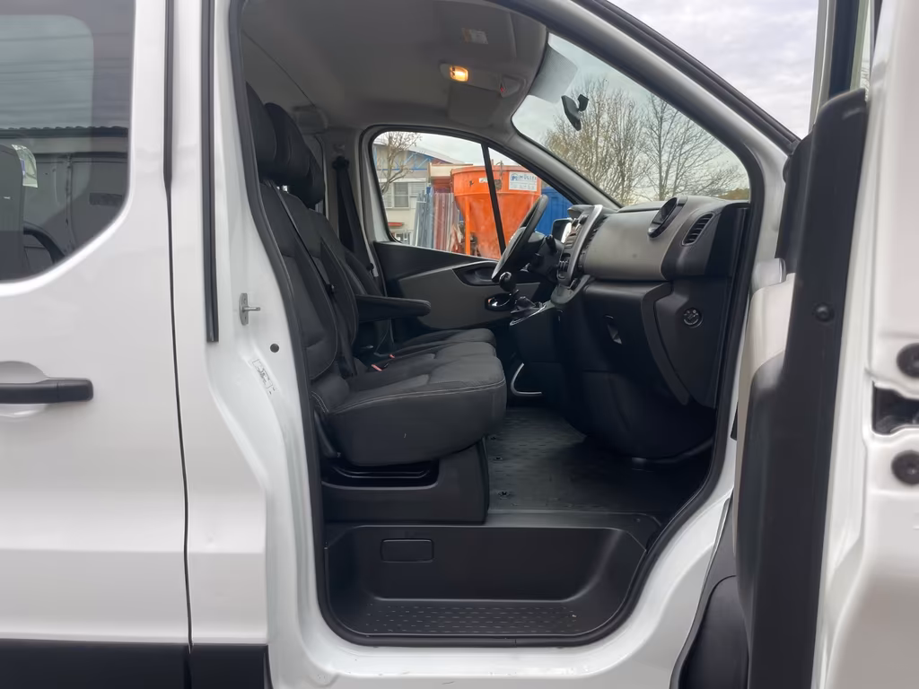 Nissan NV300