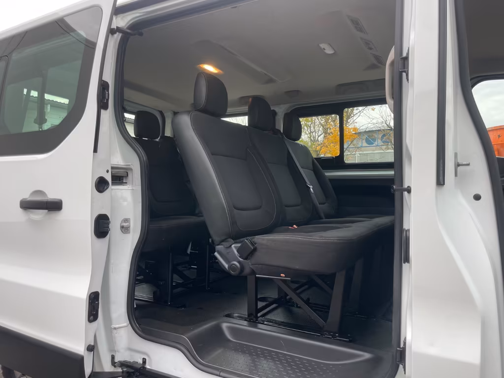 Nissan NV300