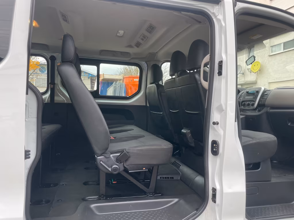 Nissan NV300