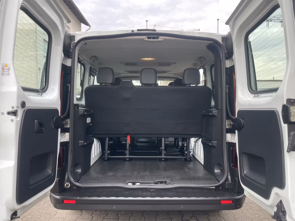Nissan NV300