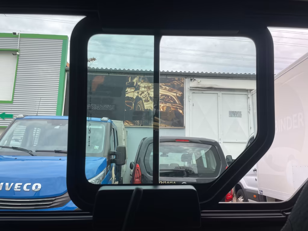 Nissan NV300