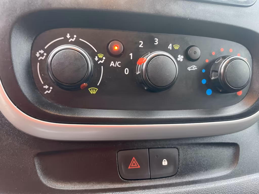 Nissan NV300