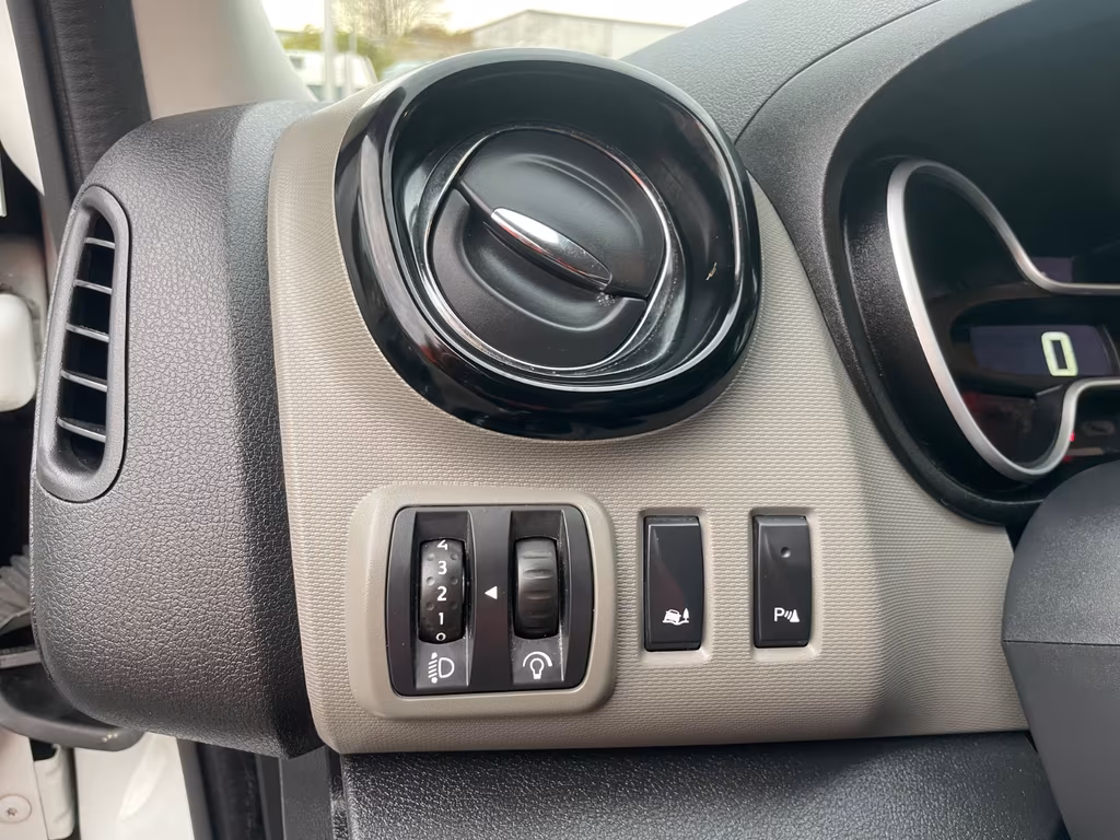 Nissan NV300
