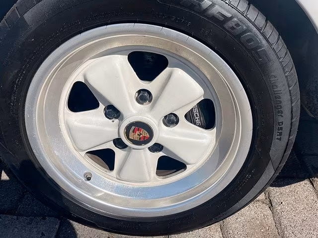Porsche 944