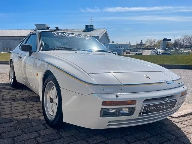 Porsche 944