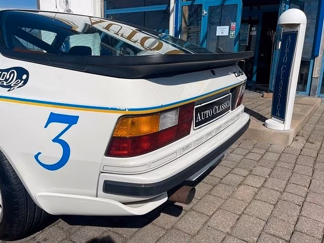 Porsche 944