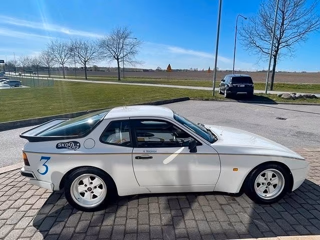 Porsche 944