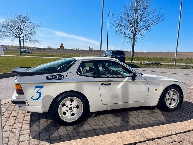 Porsche 944