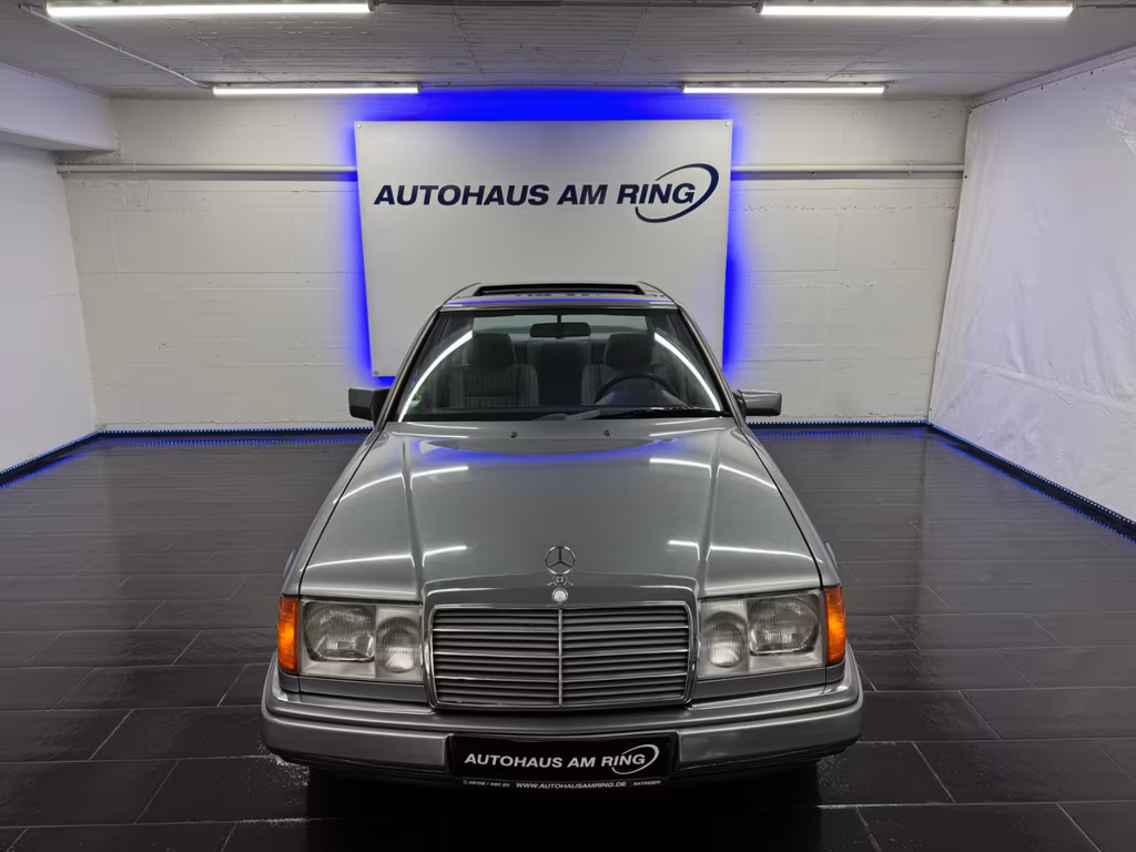 Mercedes-Benz 260