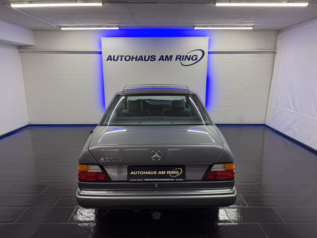 Mercedes-Benz 260