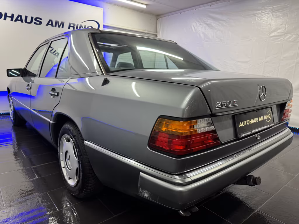 Mercedes-Benz 260