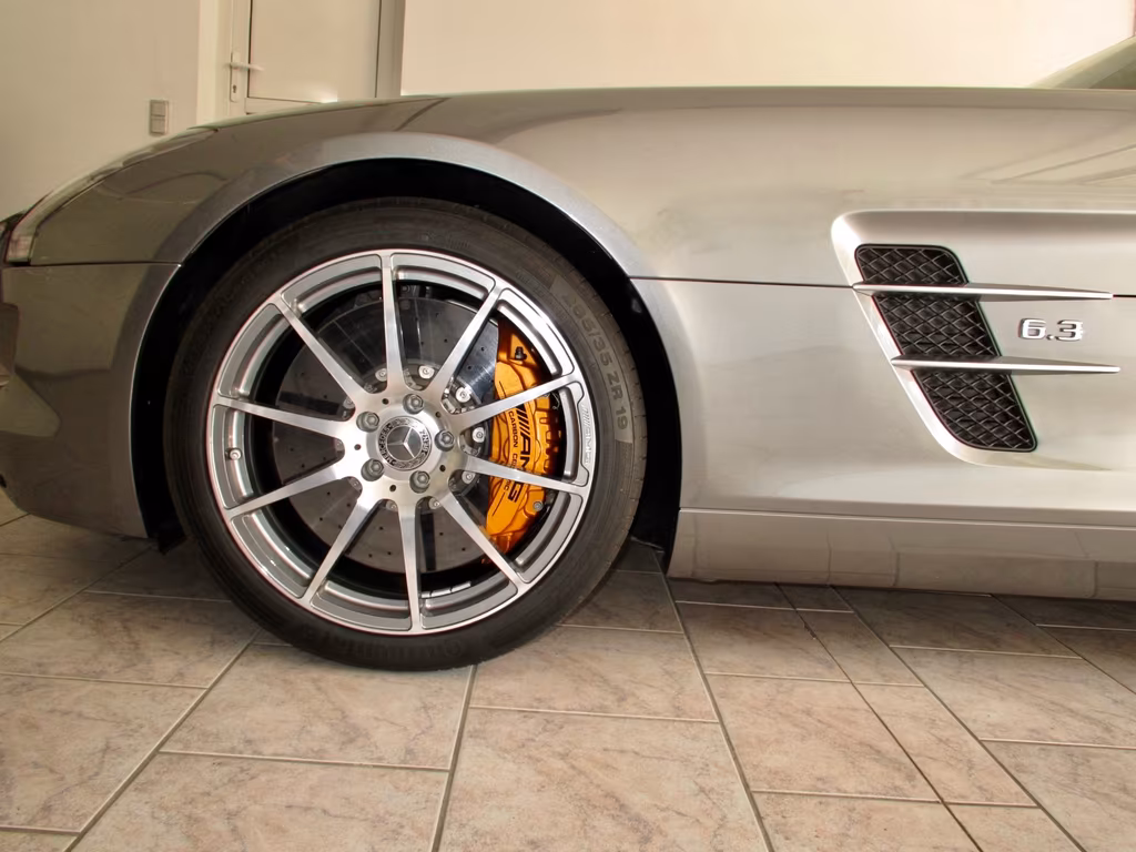 Mercedes-Benz SLS AMG