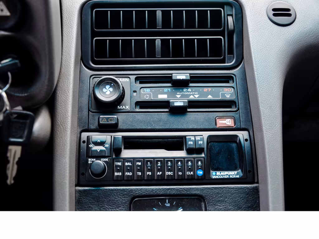 Porsche 928