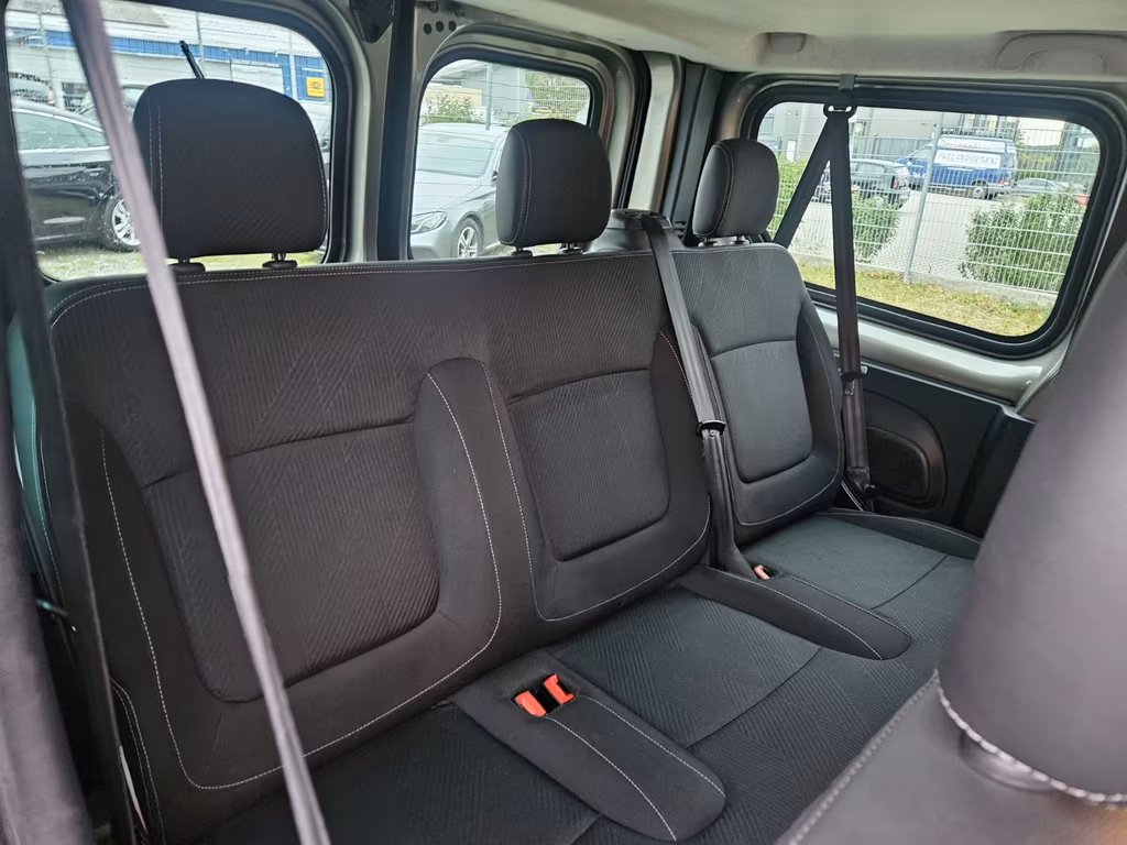 Nissan NV300