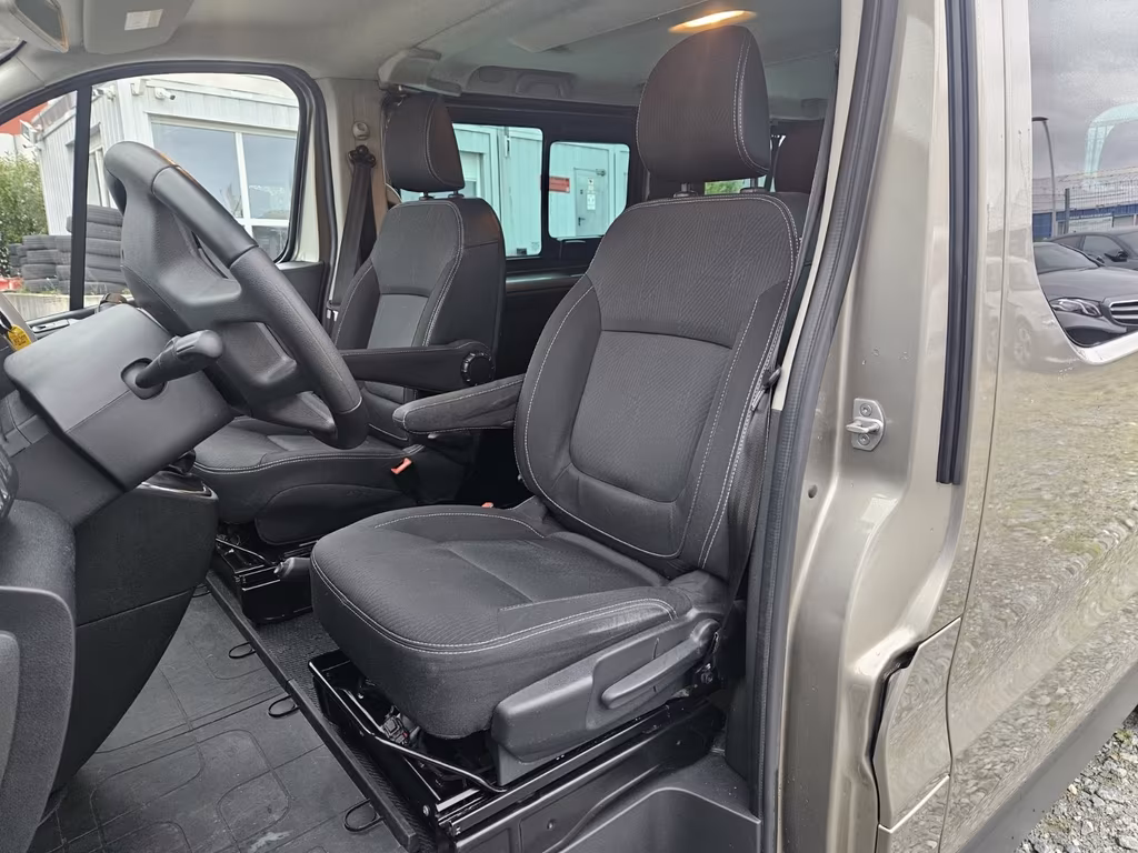 Nissan NV300
