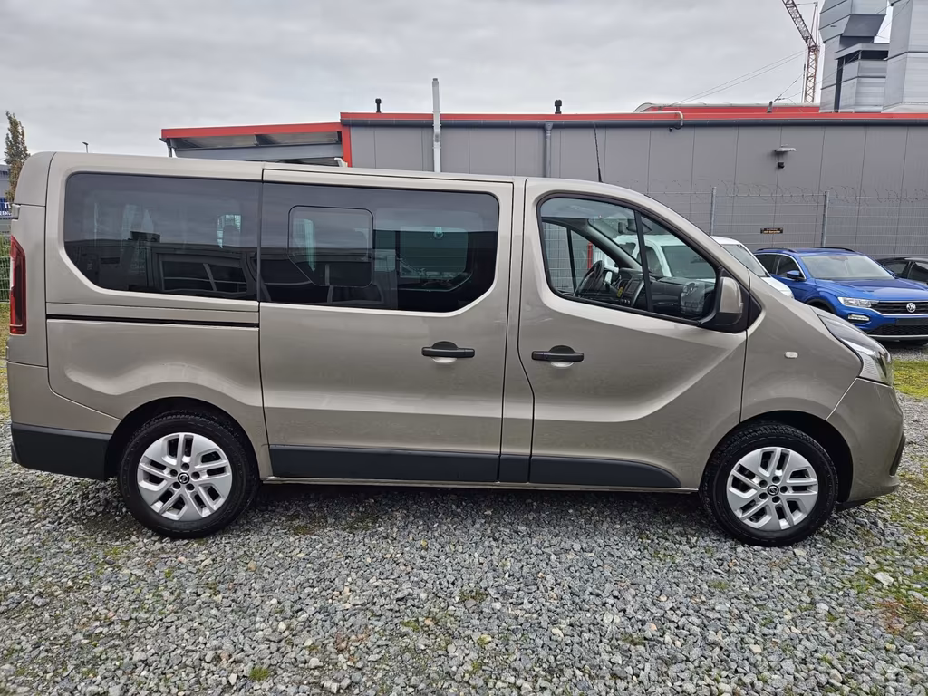 Nissan NV300