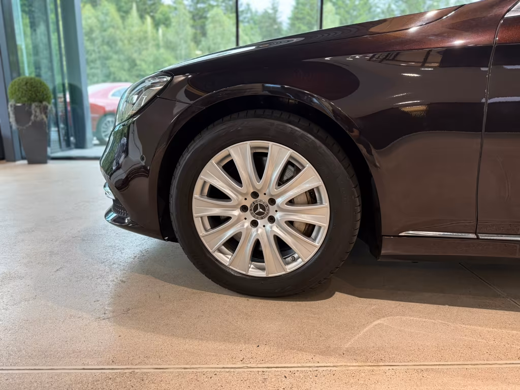 Mercedes-Benz S 560