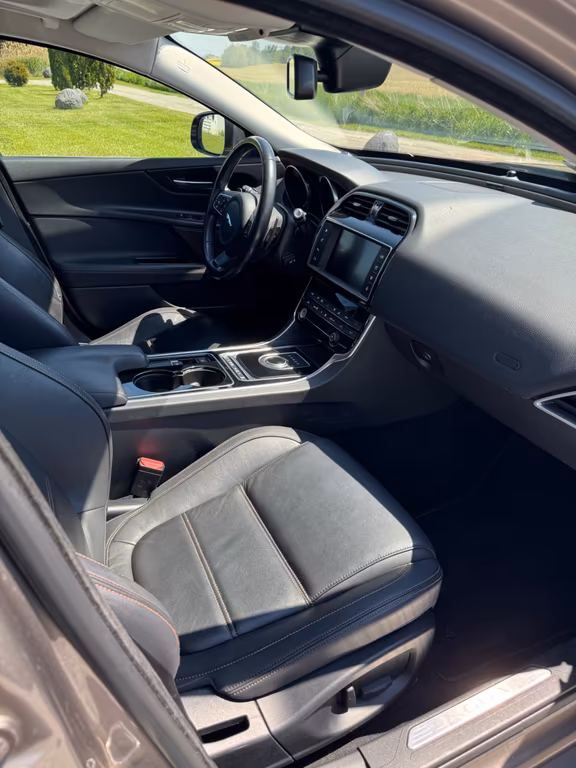 Jaguar XE