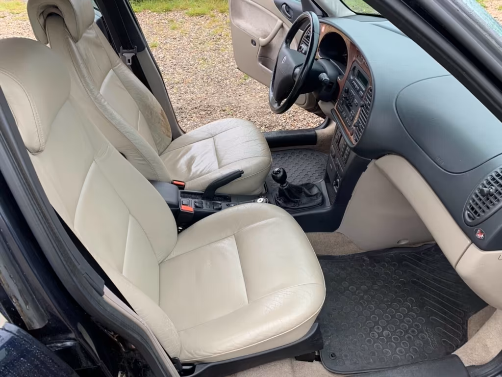 Saab 900