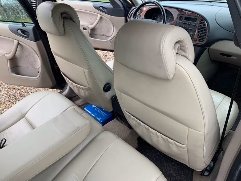 Saab 900
