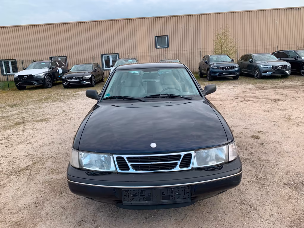 Saab 900