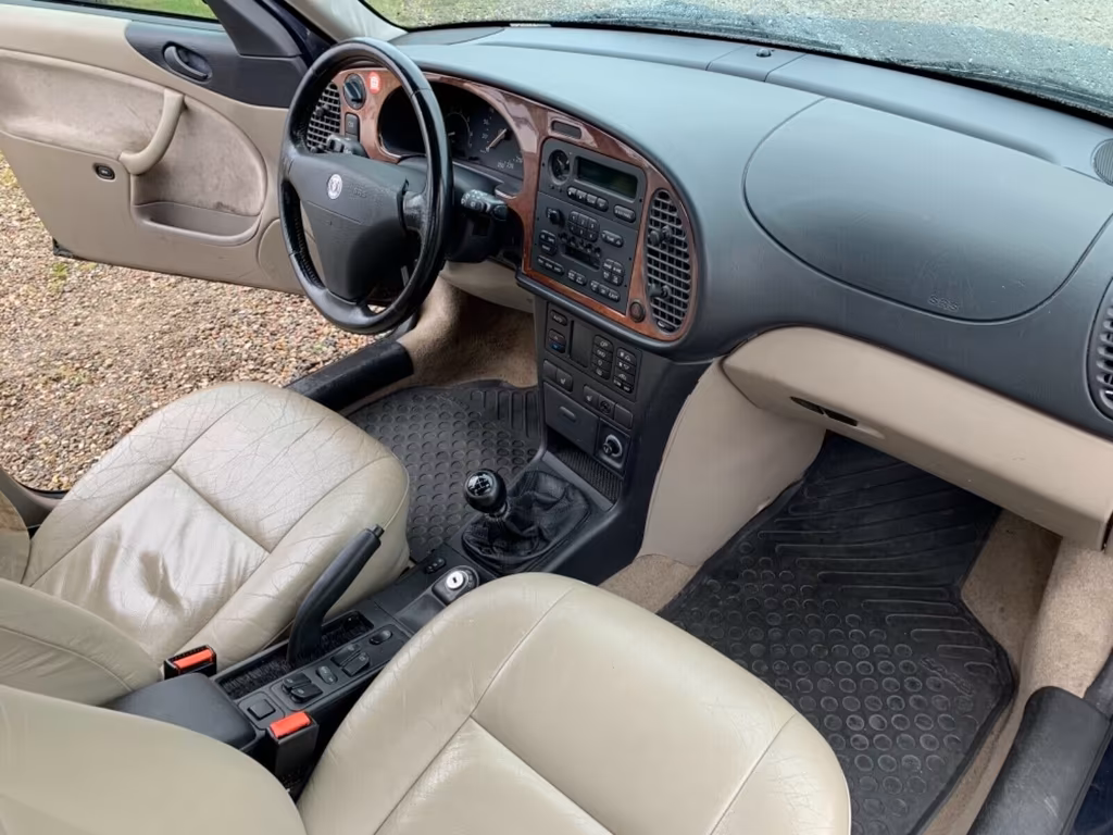 Saab 900