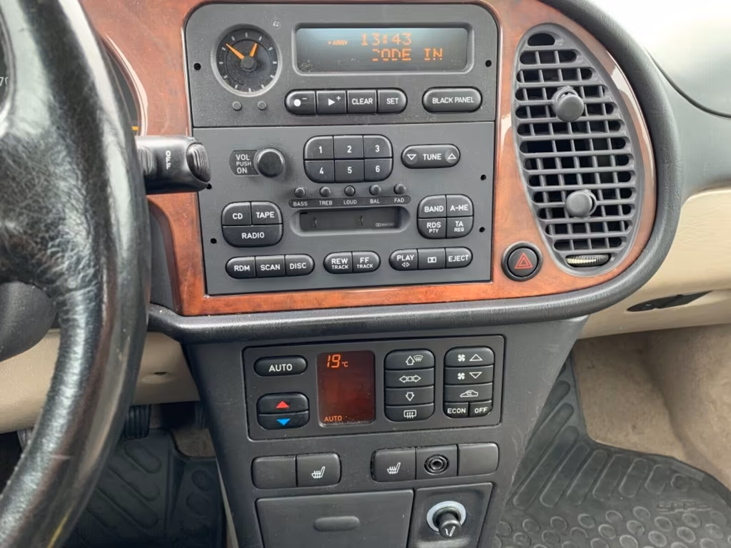 Saab 900