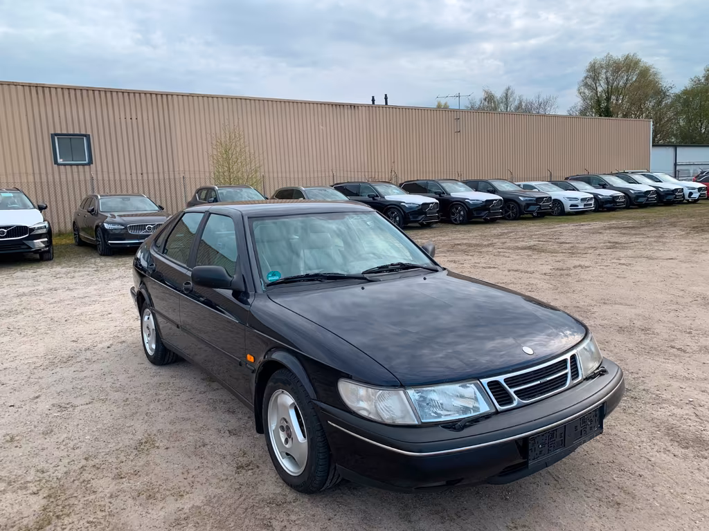 Saab 900