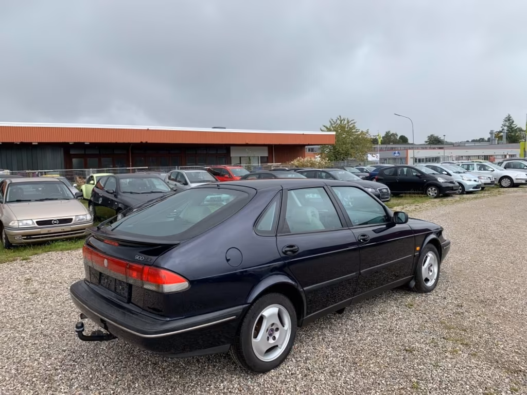 Saab 900
