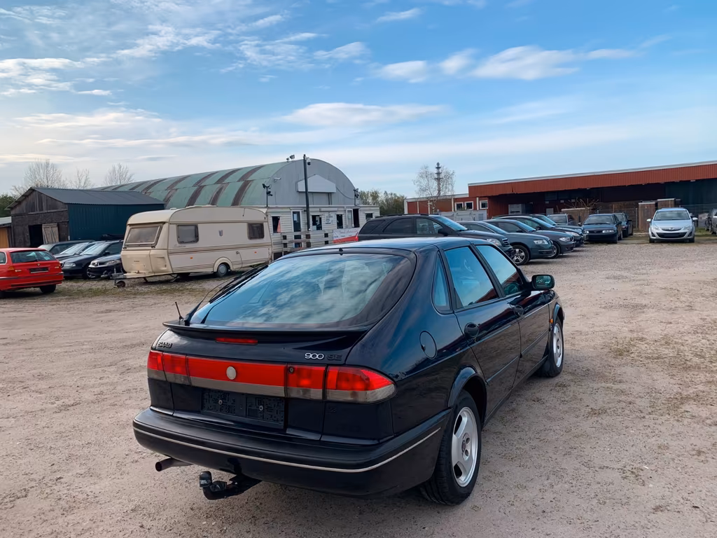 Saab 900