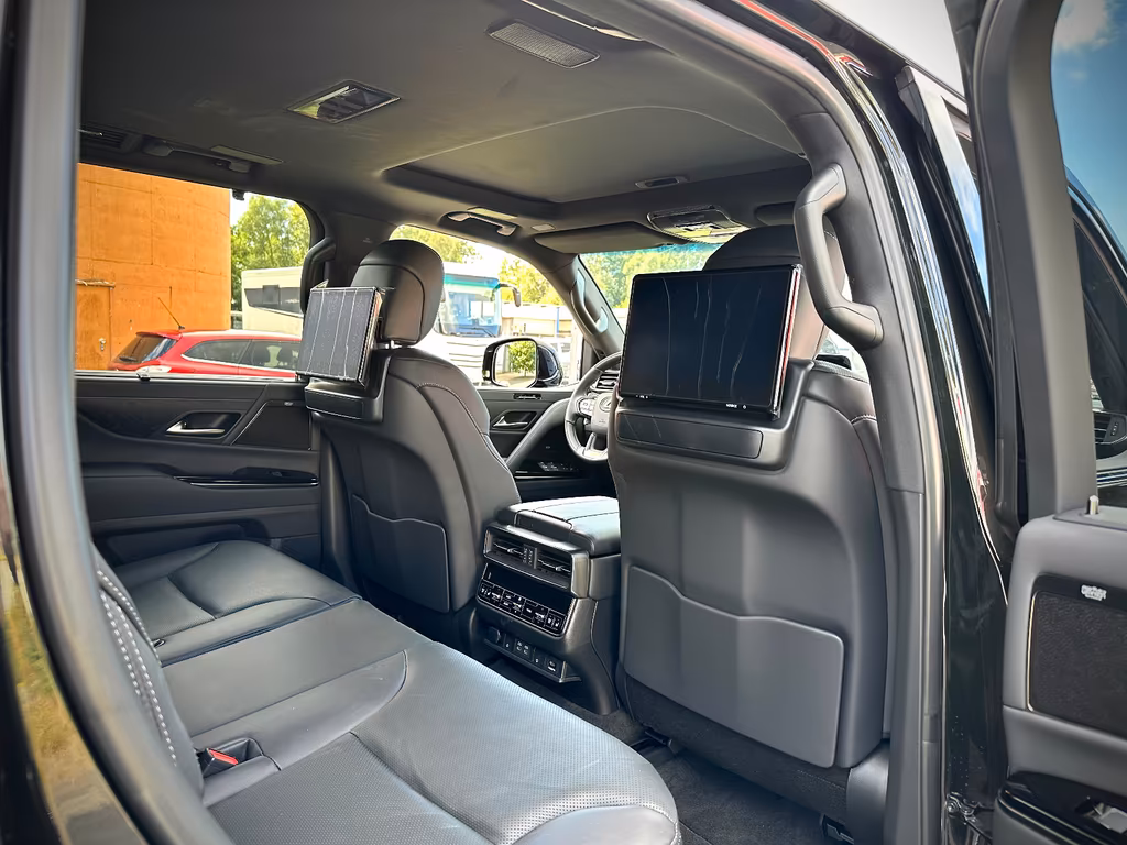 Lexus LX 600
