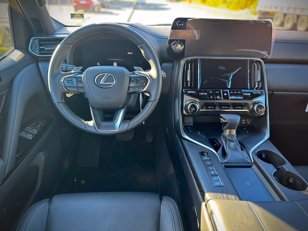 Lexus LX 600