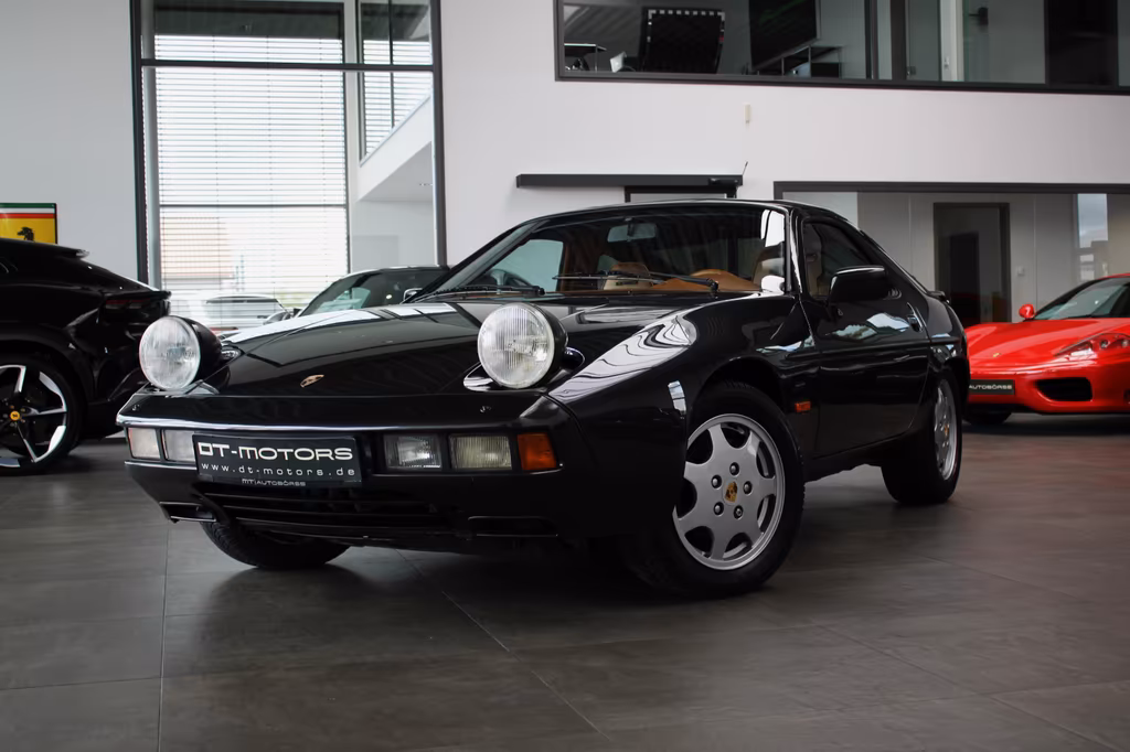 Porsche 928