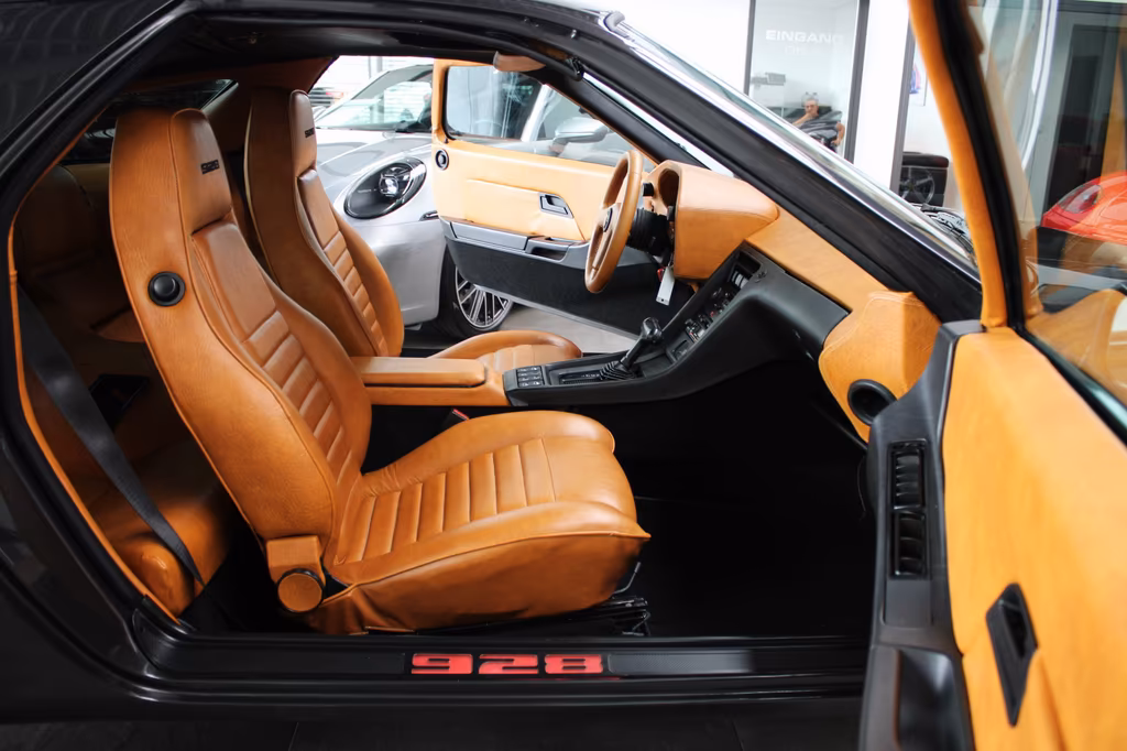 Porsche 928