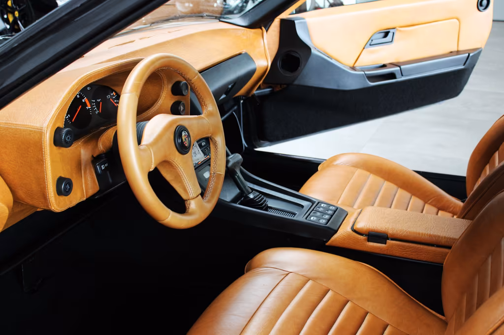 Porsche 928