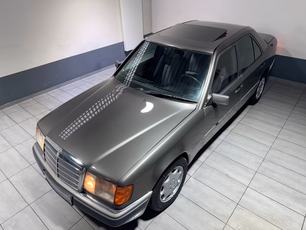 Mercedes-Benz 220
