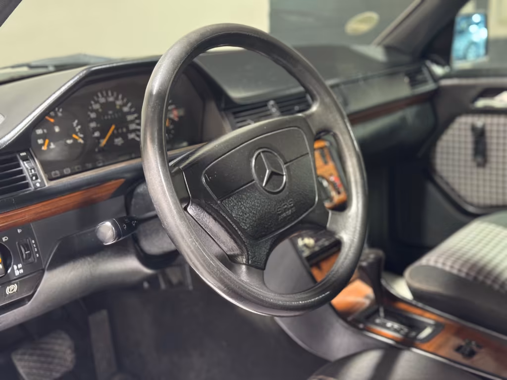Mercedes-Benz 220