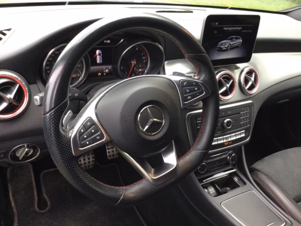 Mercedes-Benz CLA 180