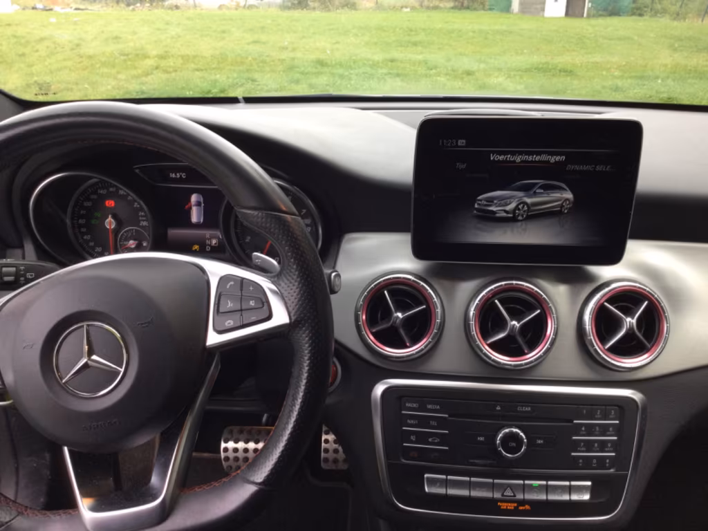 Mercedes-Benz CLA 180